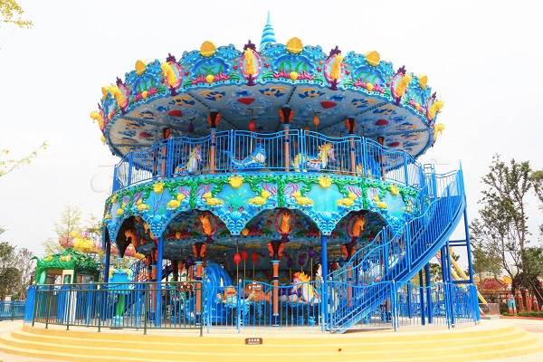 passenger flow around a 68-seat carousel