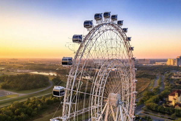 ferris wheel installation on site